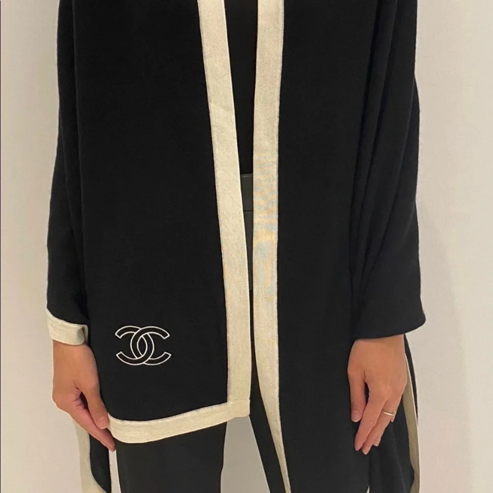 FULL SET - CHANEL Black / Beige Cashmere and Silk Stole Shawl - Picture 2 of 10